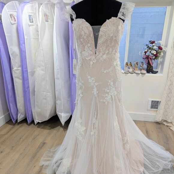 Madi Lane Junie wedding dress size 20 in mocha - Picture 3 of 17